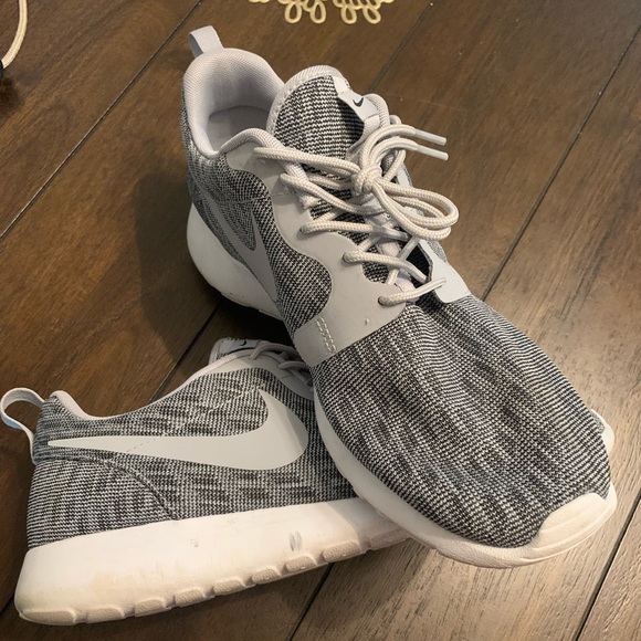 Grey Nike Roshe Runs - Picture 1 of 3